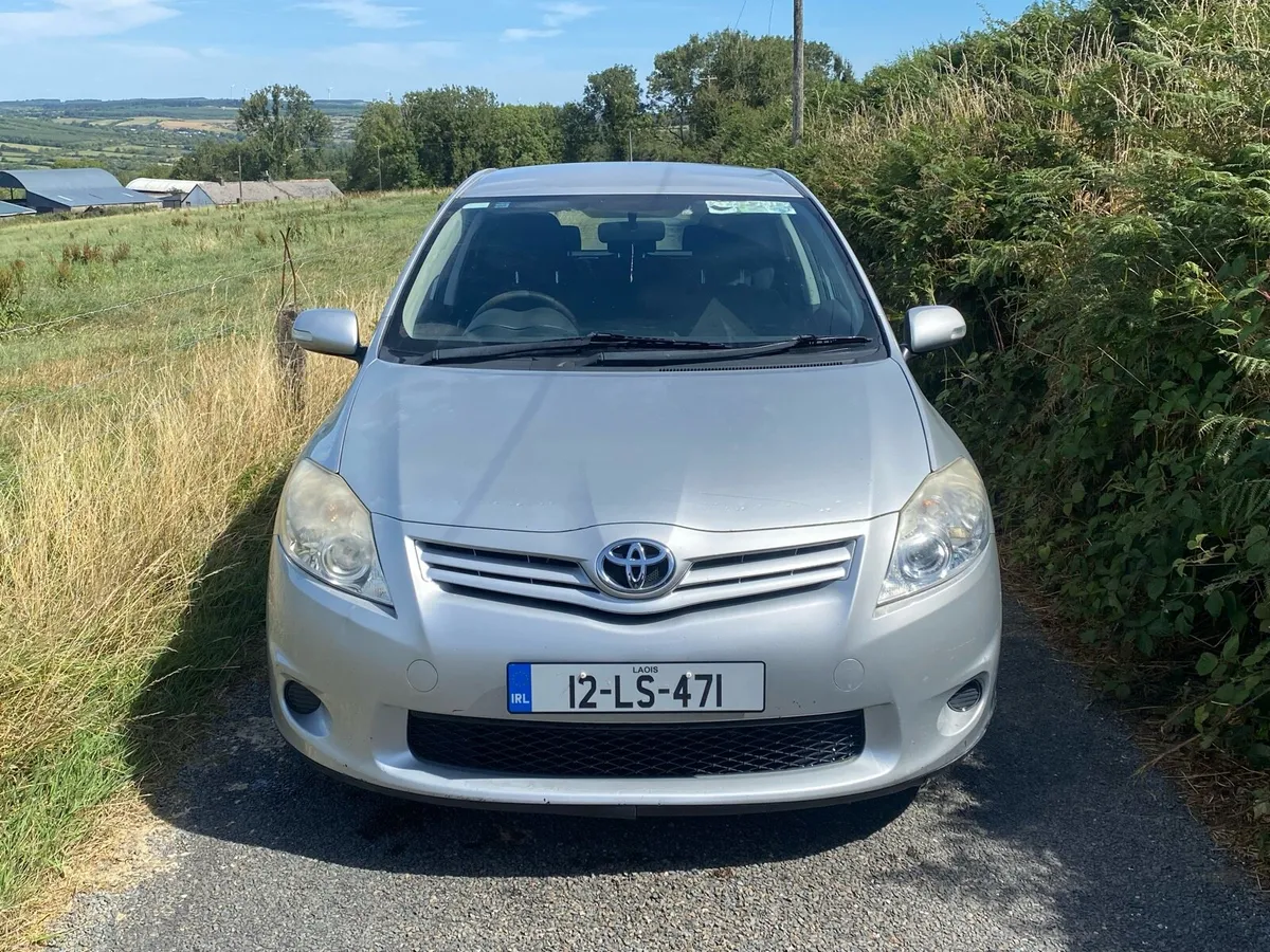 2012 Toyota Auris - Image 1