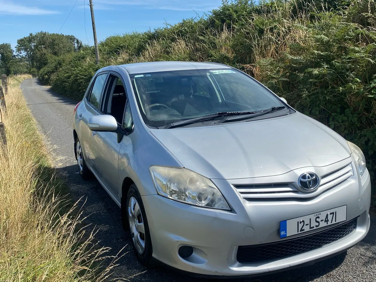 2012 Toyota Auris - Image 2
