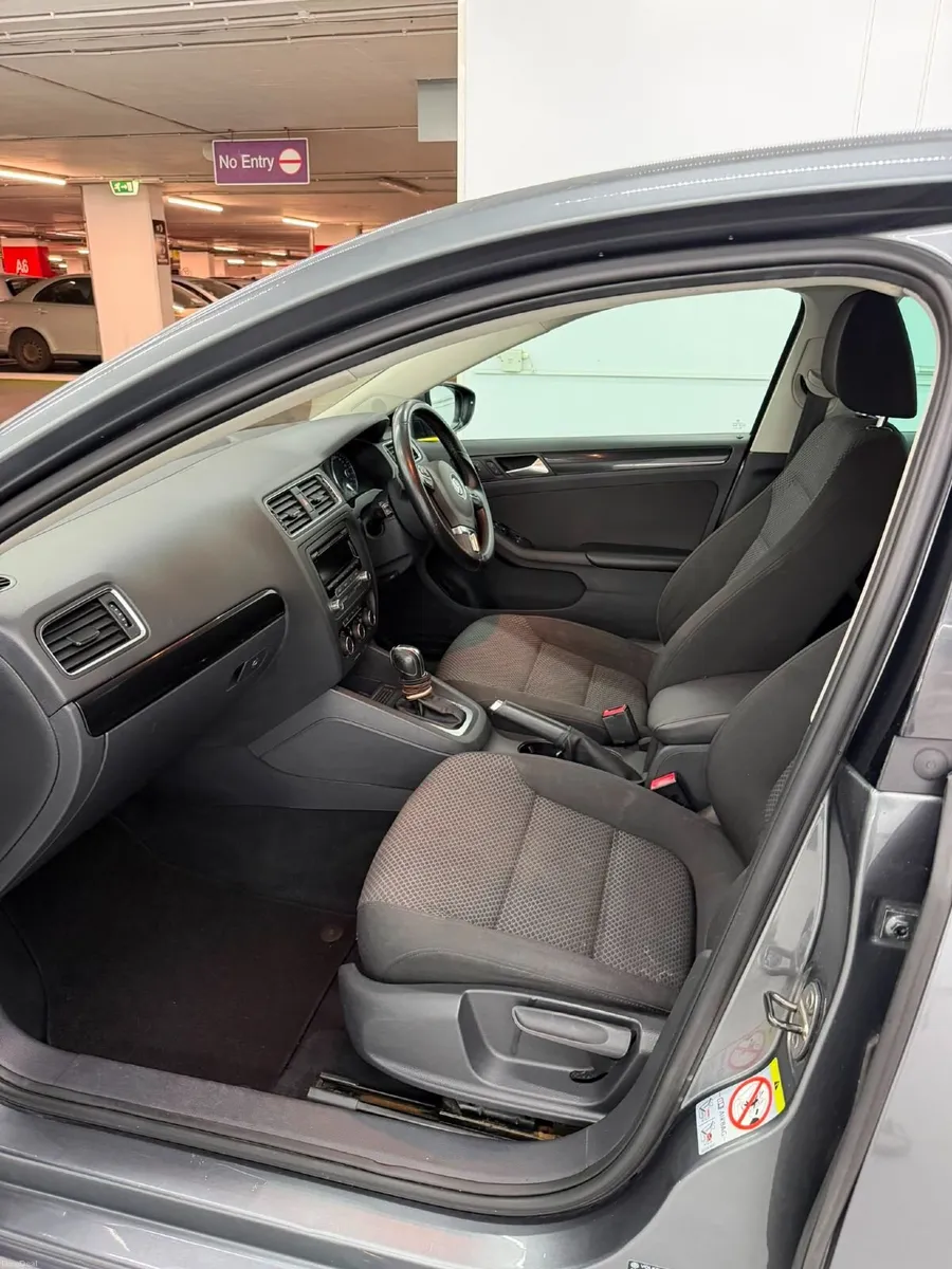 Volkswagen Jetta 2014 - Image 4