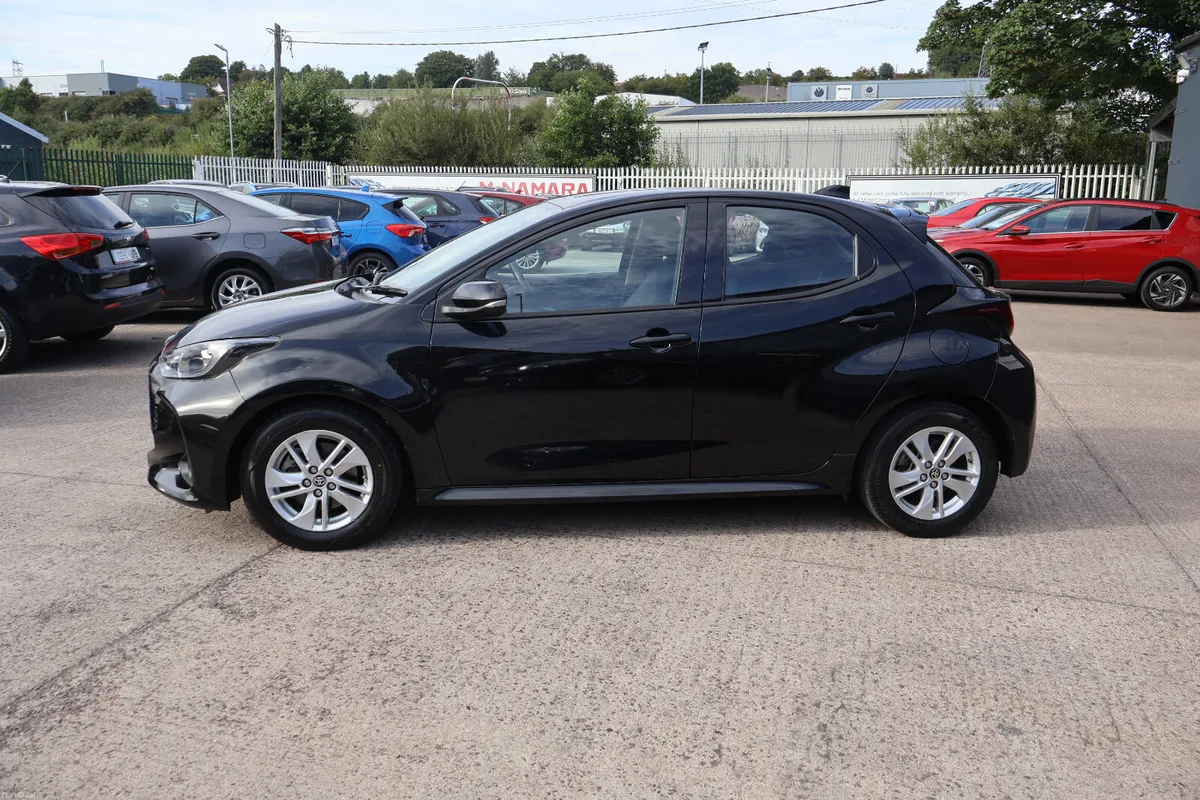 Toyota Yaris Hybrid Luna Irish Car Mint Condition! - Image 6
