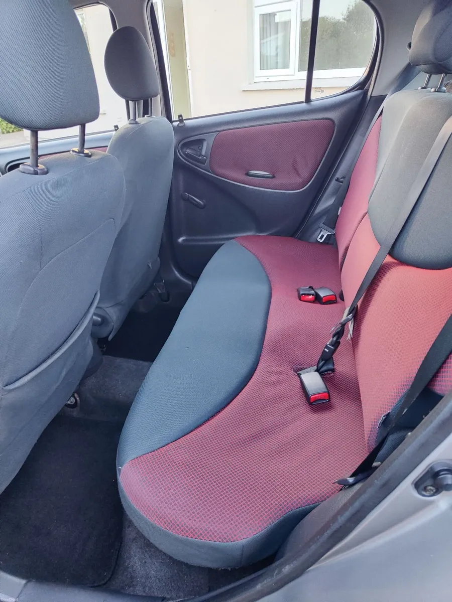 Toyota Yaris 2005 - Image 6