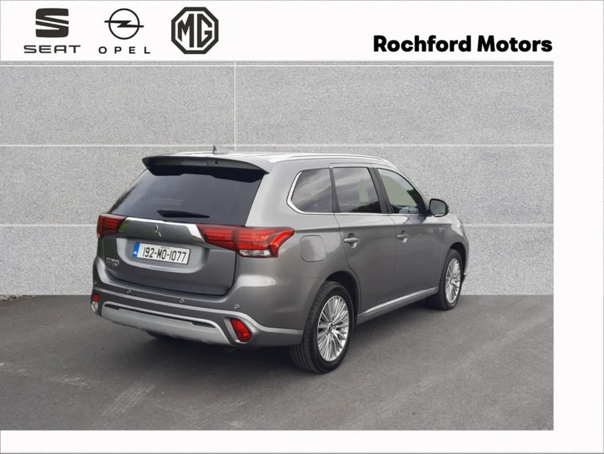 Mitsubishi Outlander PHEV 2.4 DYNAMIQUE SAFETY - Image 4