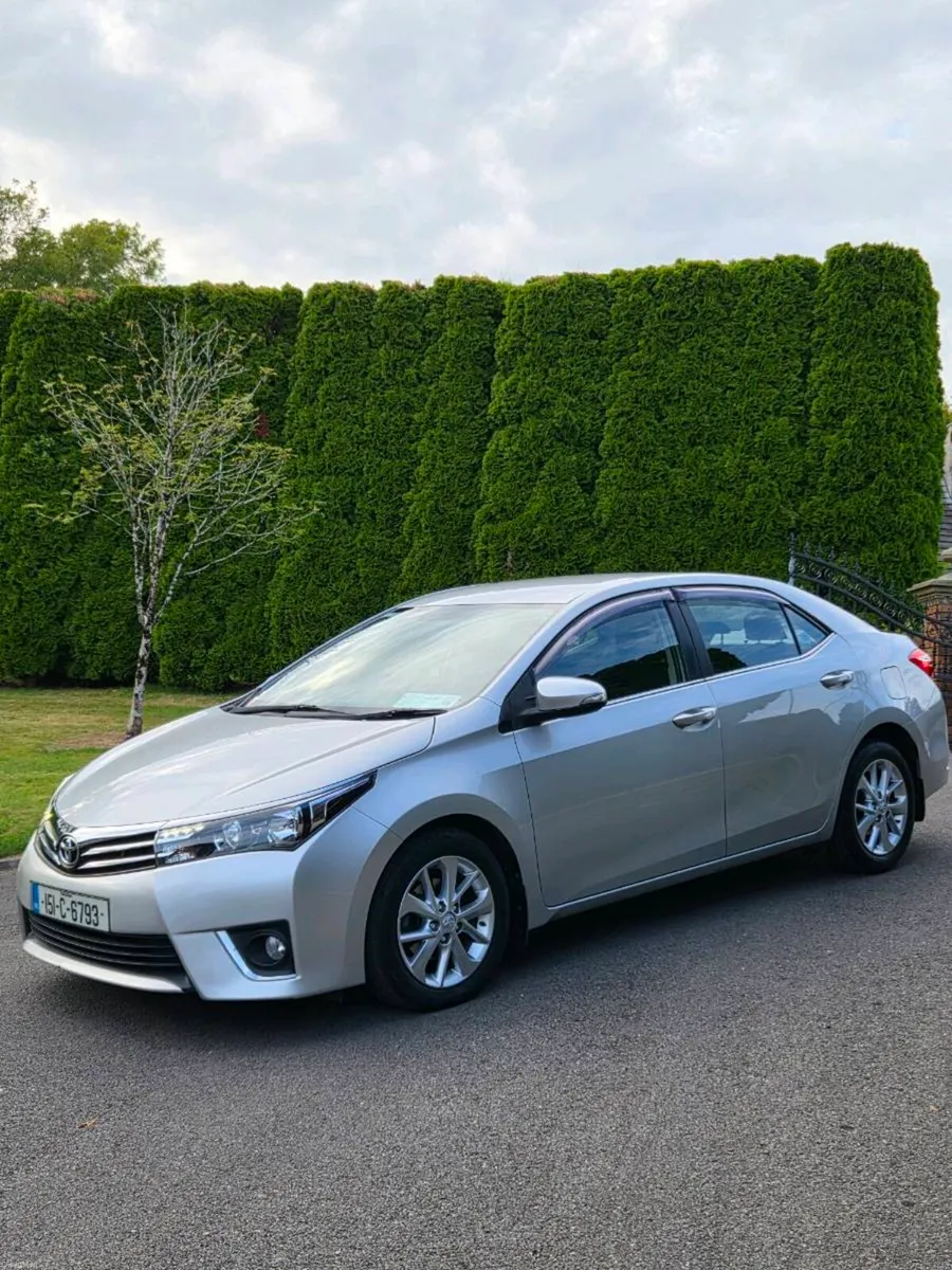 2015 Toyota corrola  145k km 1 owner car - Image 4