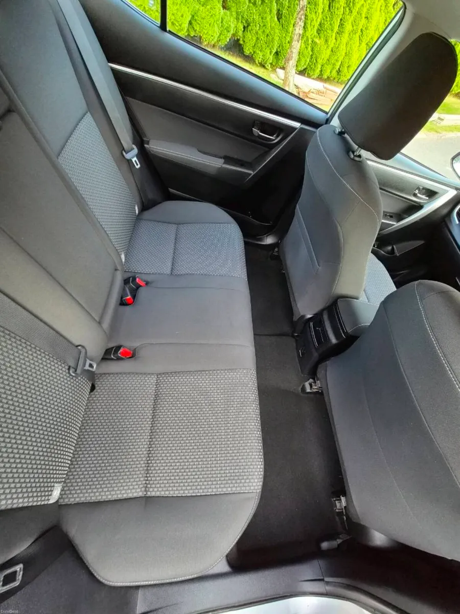2015 Toyota corrola  145k km 1 owner car - Image 6