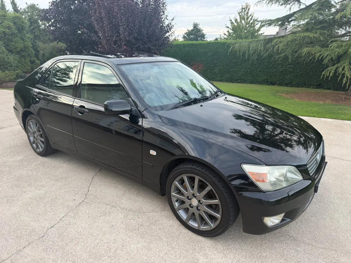 2000 LEXUS IS200 SE | SUNROOF | BLACK INTERIOR - Image 4