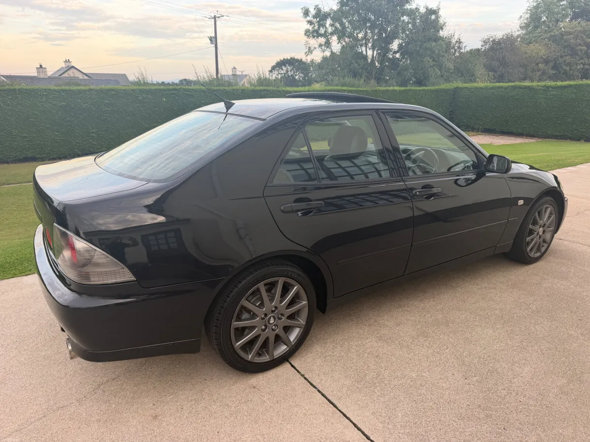 2000 LEXUS IS200 SE | SUNROOF | BLACK INTERIOR - Image 2