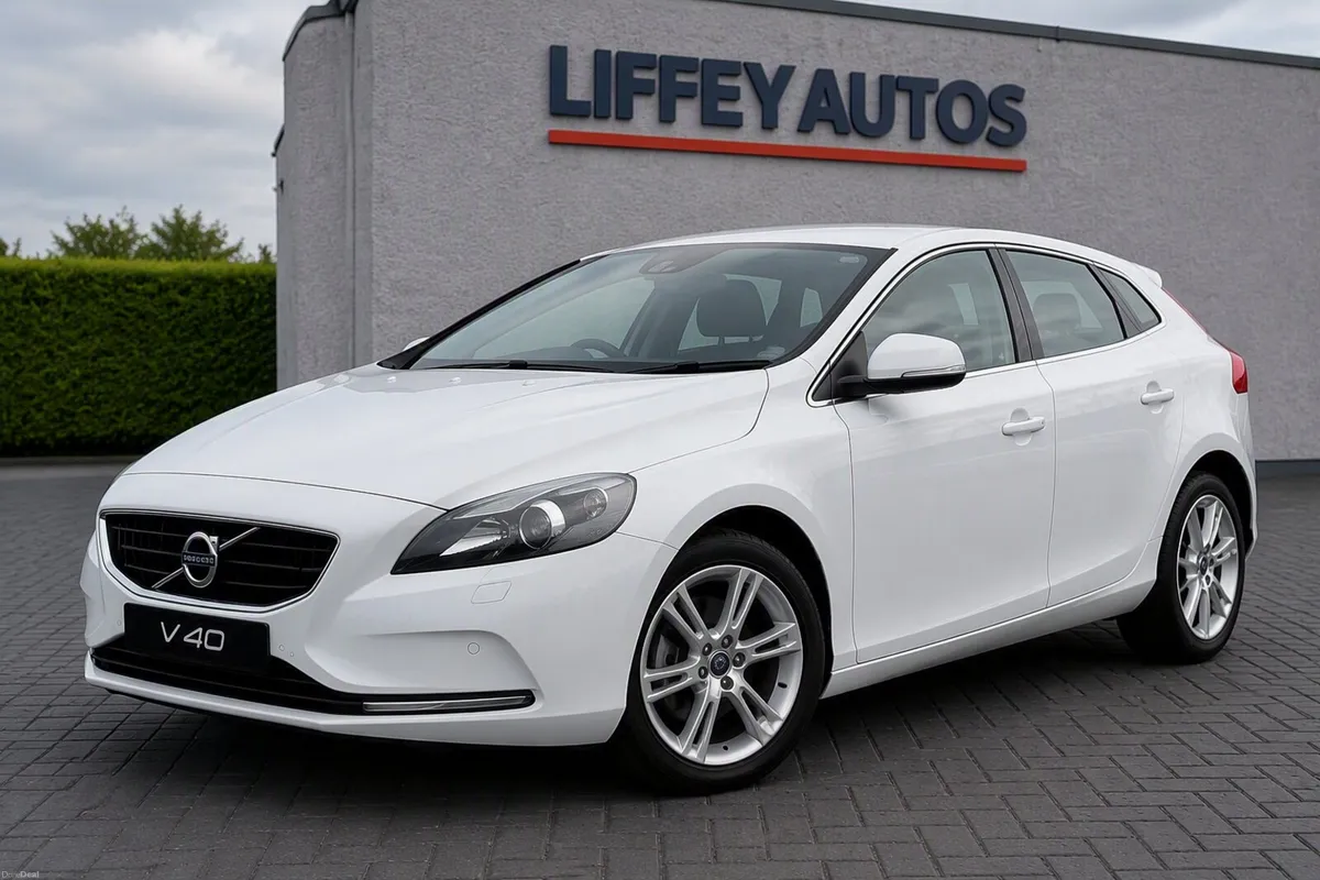 2014 VOLVO V40 T4 Automatic | Only 55,000 KM - Image 4