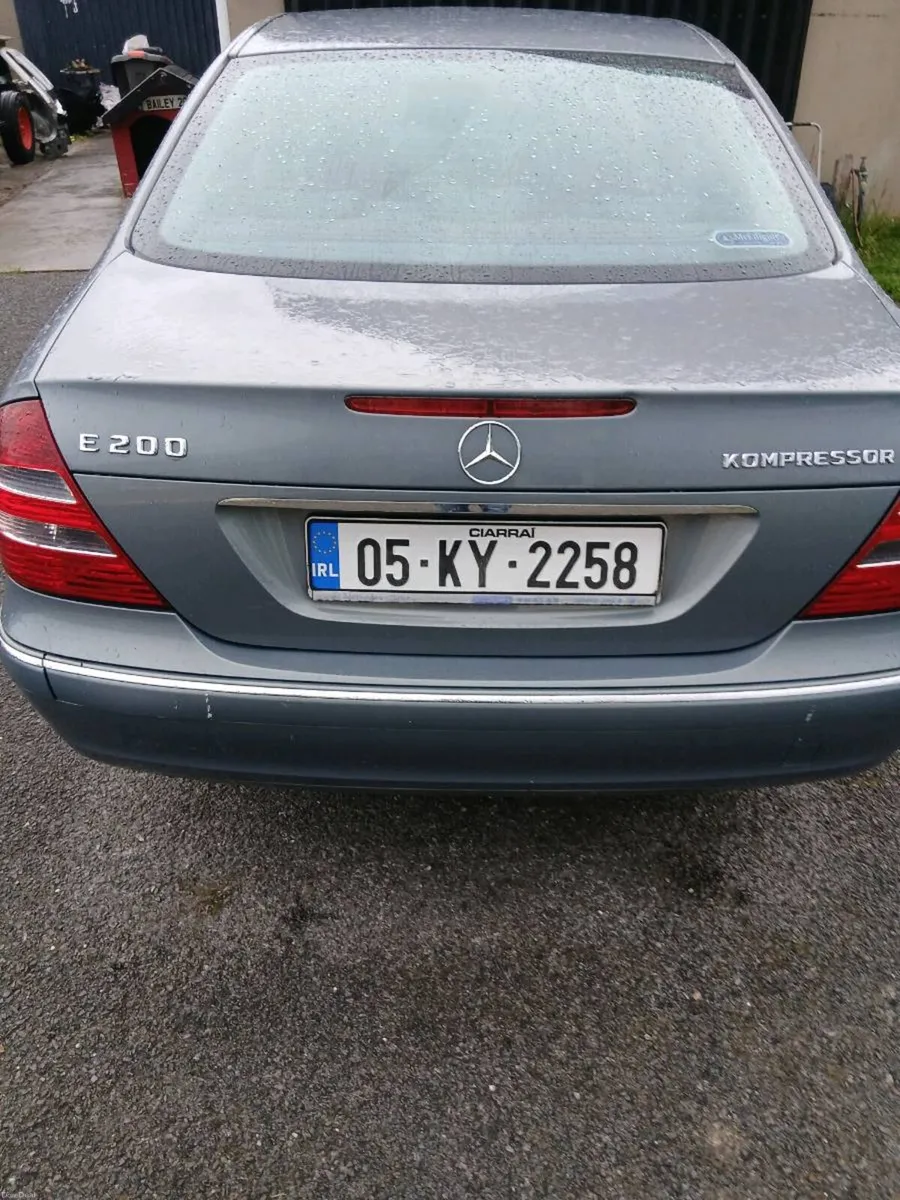 Mercedes E 200 - Image 2
