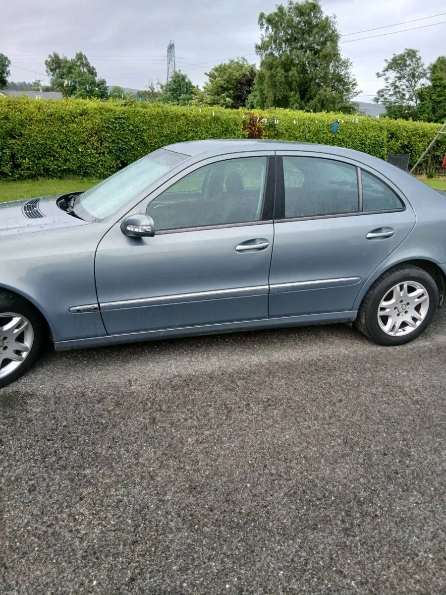 Mercedes E 200 - Image 5