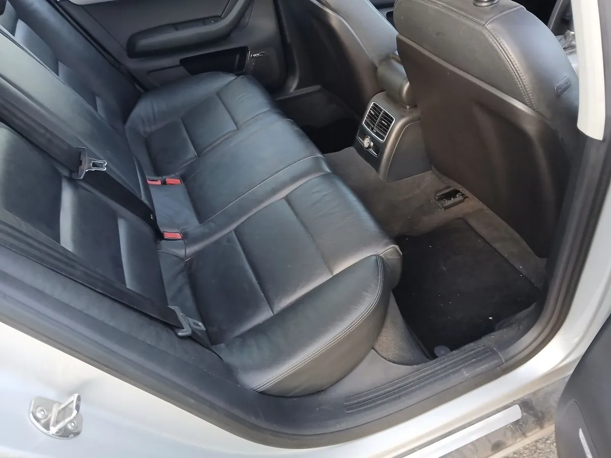 Audi A6 2011 - Image 2