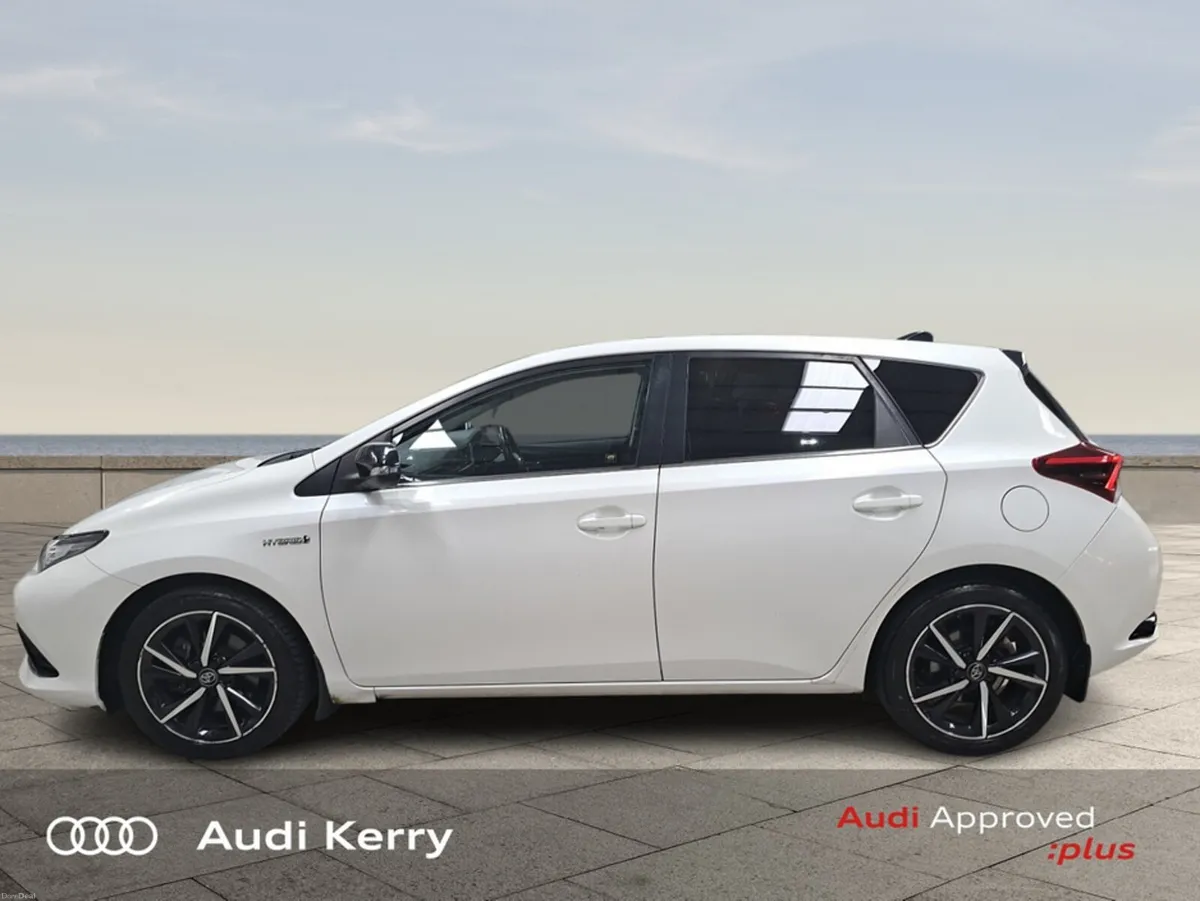 Toyota Auris HYBRID LUNA SPORT 4DR AUTO - Image 4