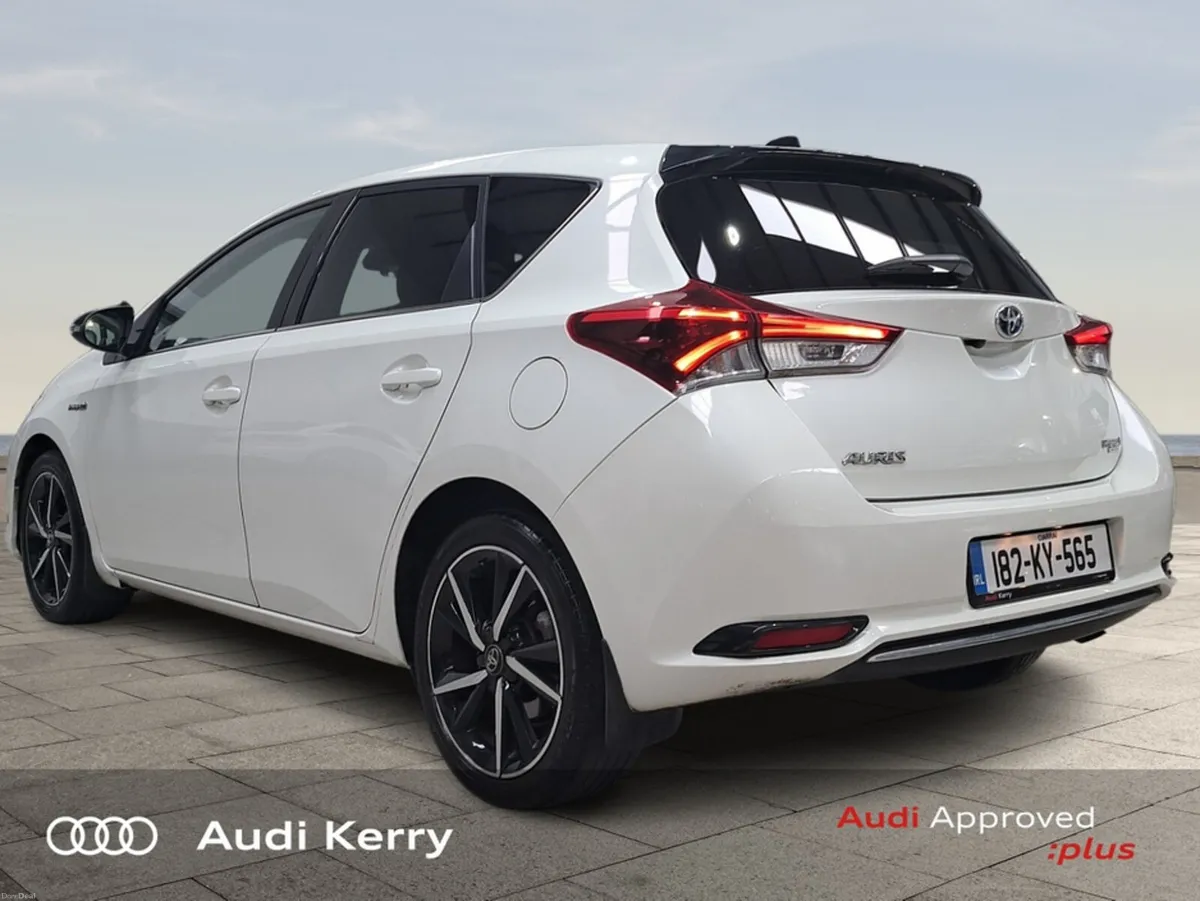 Toyota Auris HYBRID LUNA SPORT 4DR AUTO - Image 5