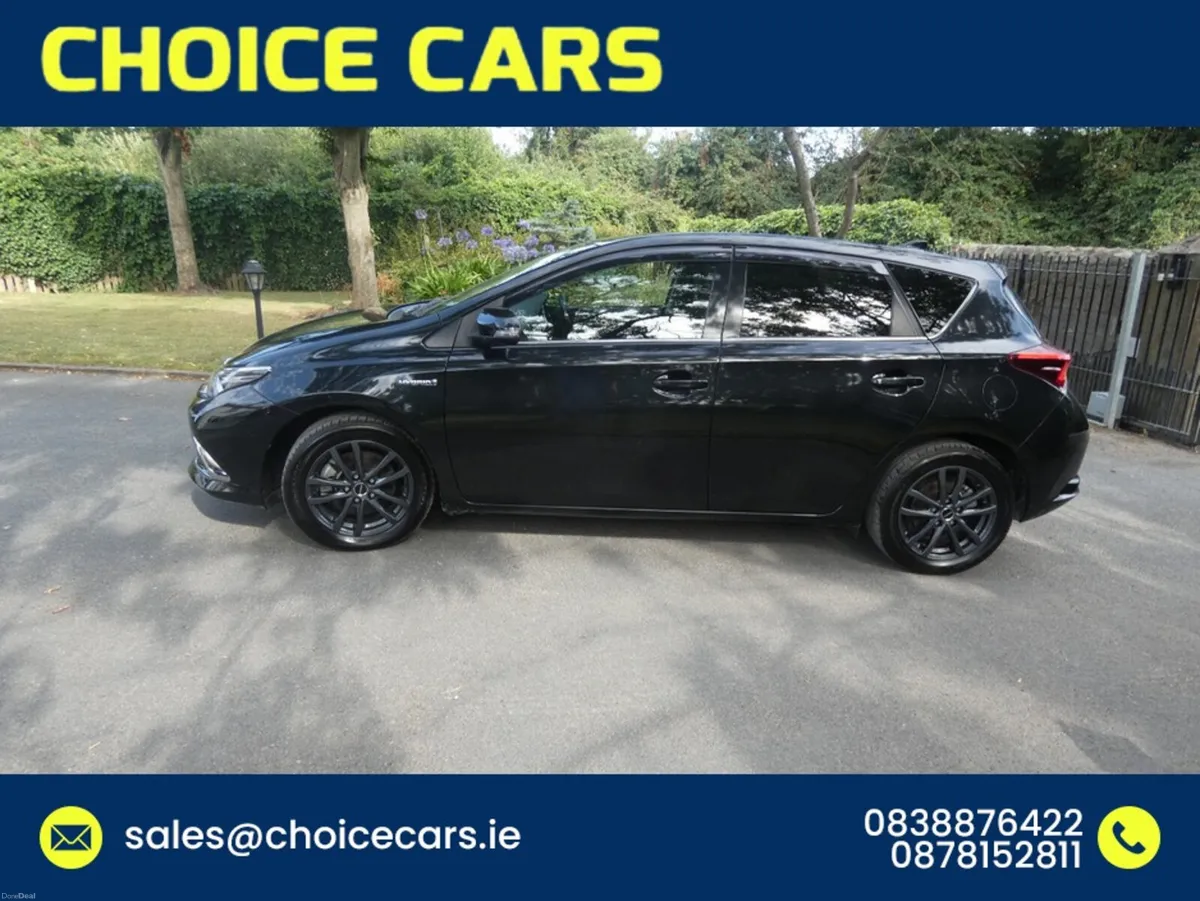 Toyota Auris 1.8 AUTO HYBRID LOW MILEAGE - Image 3