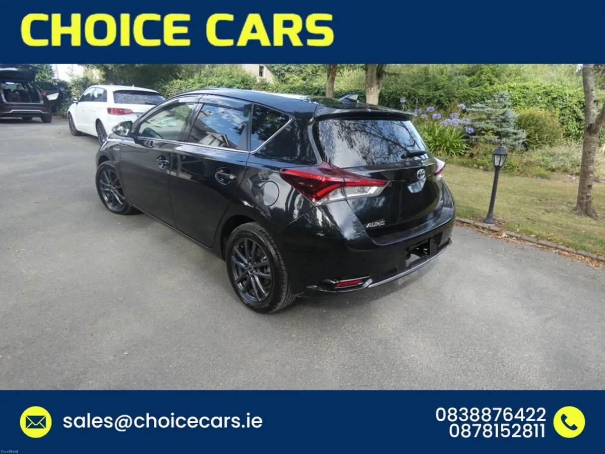 Toyota Auris 1.8 AUTO HYBRID LOW MILEAGE - Image 4