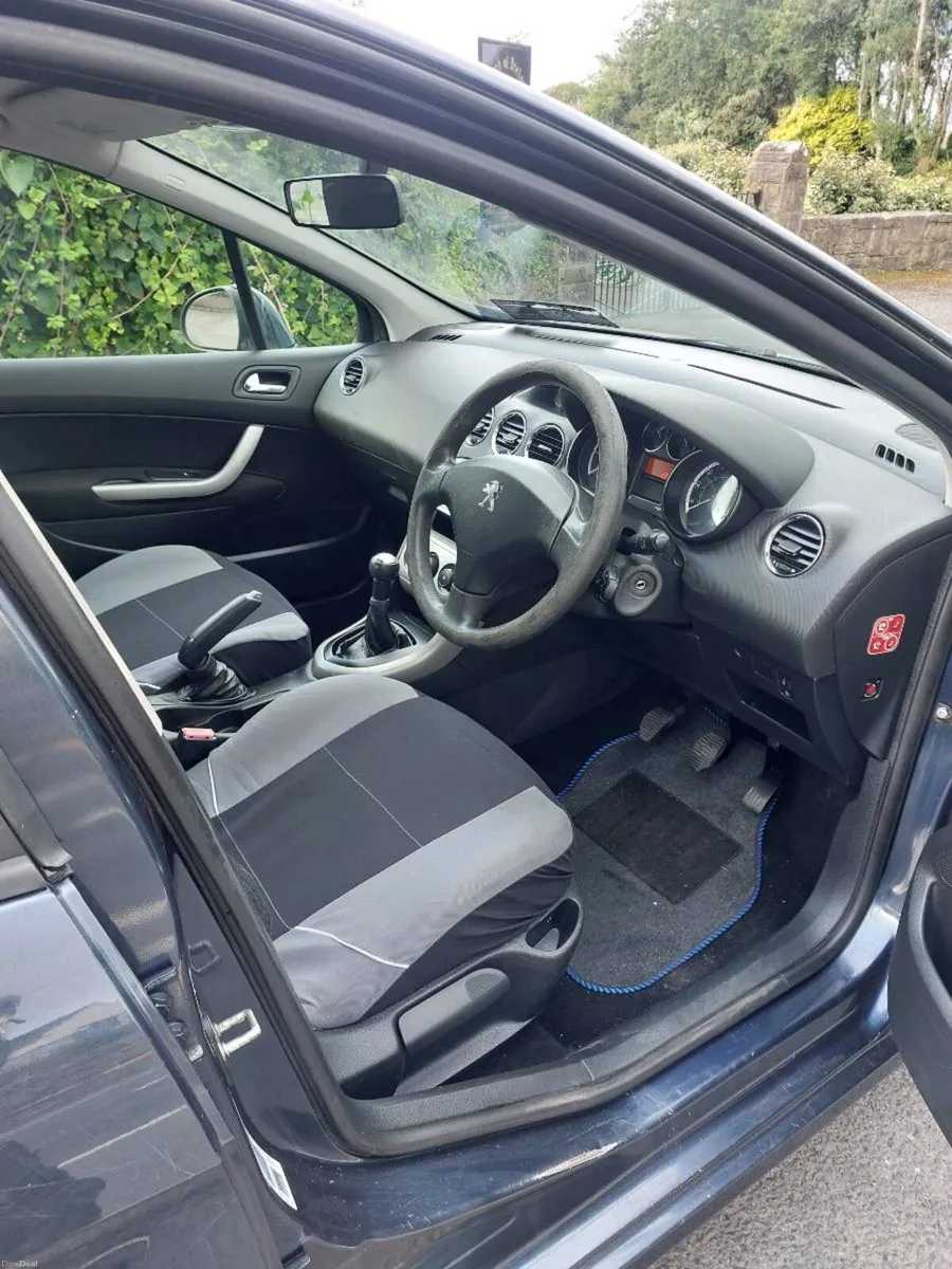 car - Image 3