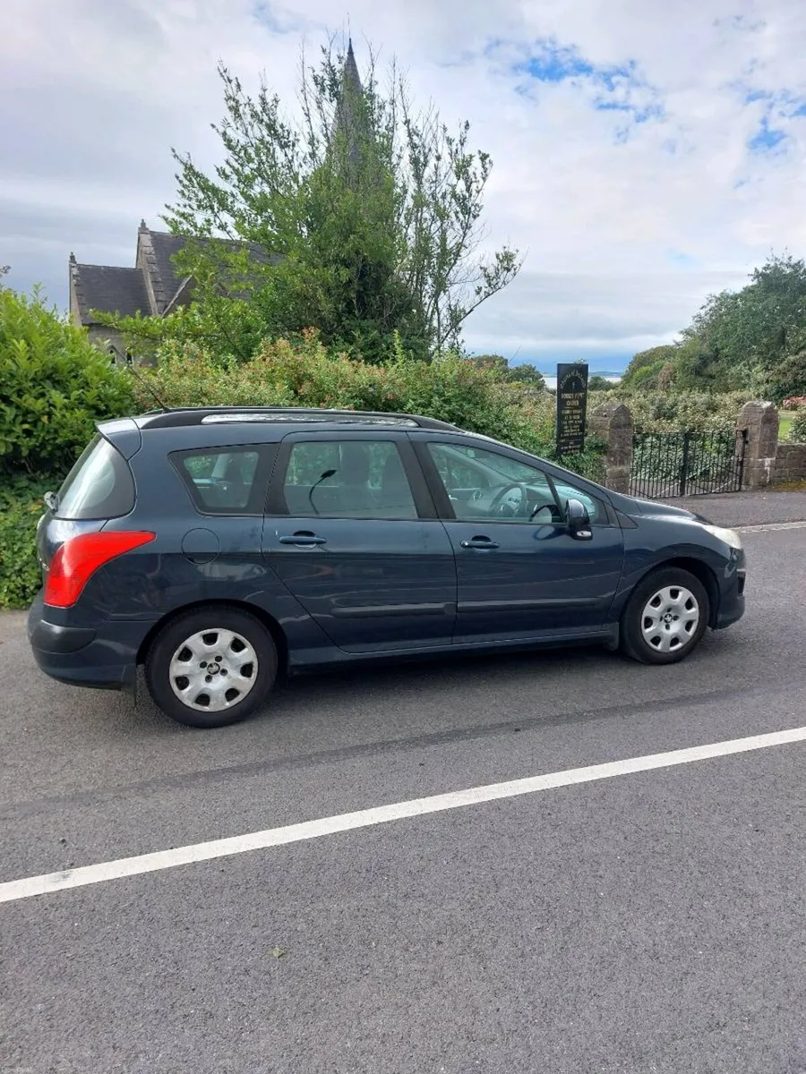 car - Image 1