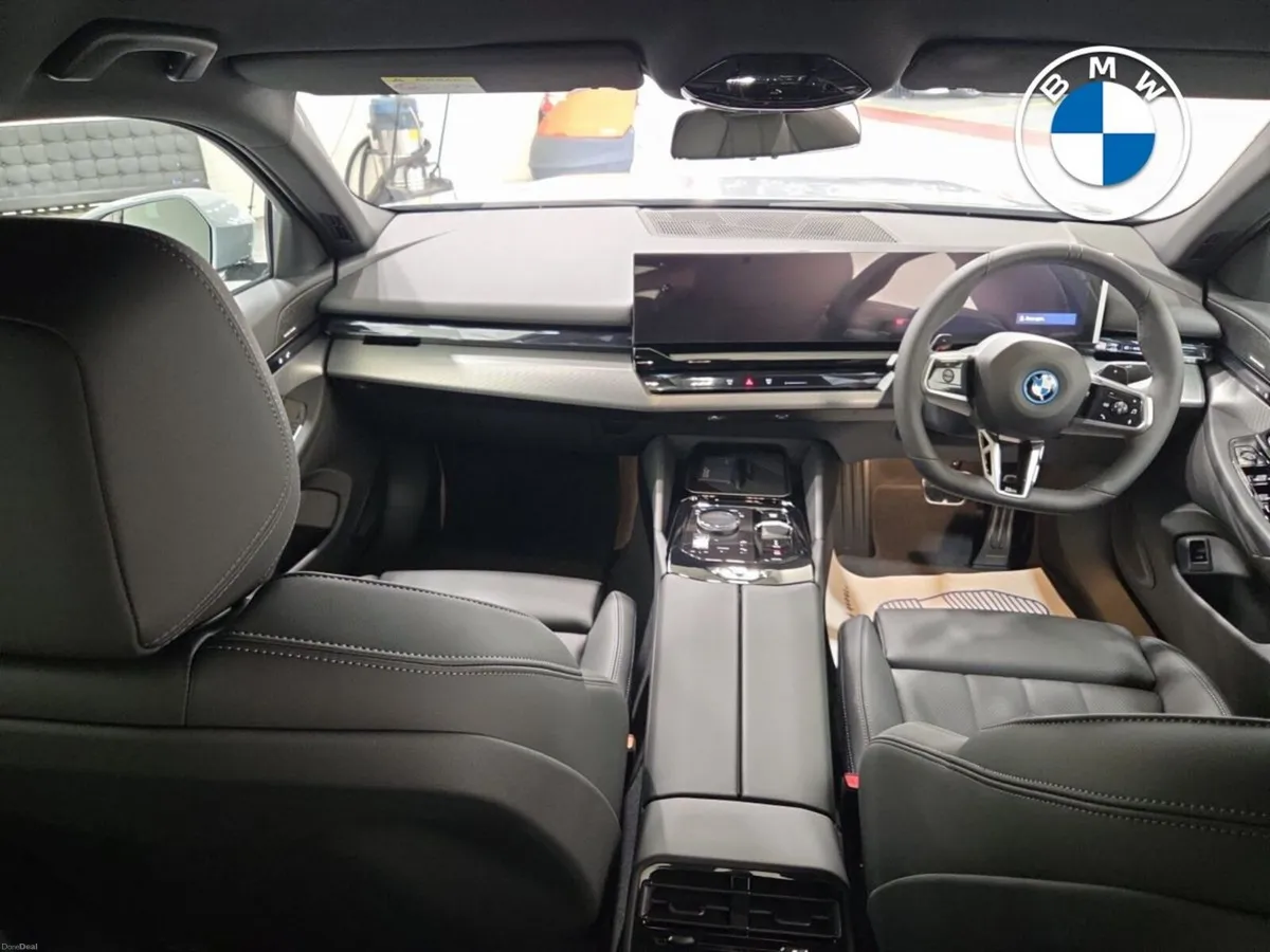 BMW 5-Series 530e - Image 4
