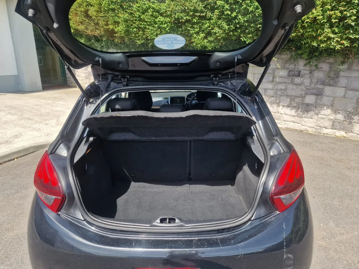 PEUGEOT 208 / 2016 / 1.2 PETROL / MANUAL - Image 6