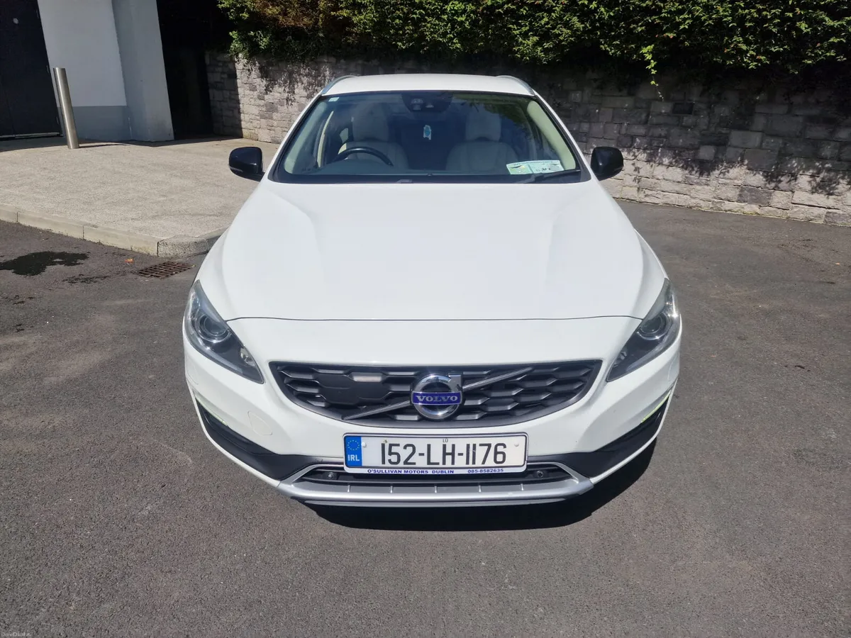 VOLVO V60 / 2015 / 2.0 DIESEL / AUTOMATIC - Image 2