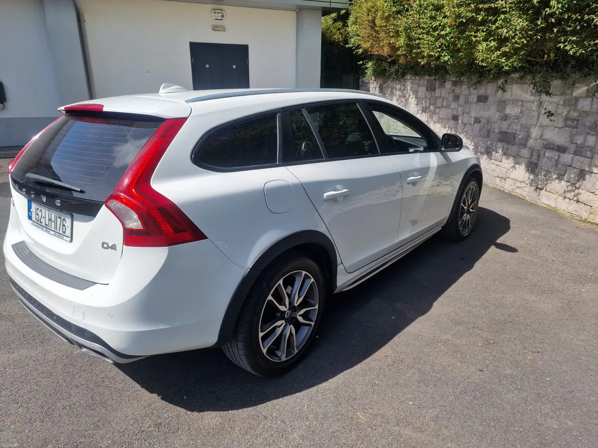 VOLVO V60 / 2015 / 2.0 DIESEL / AUTOMATIC - Image 4