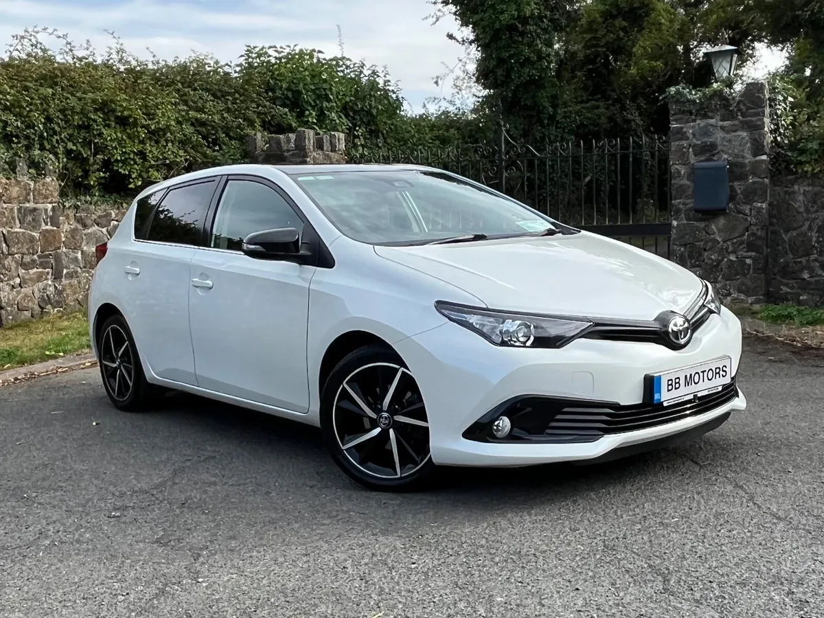 Toyota Auris 1.2 petrol 5Dr Luna Sport - Image 3