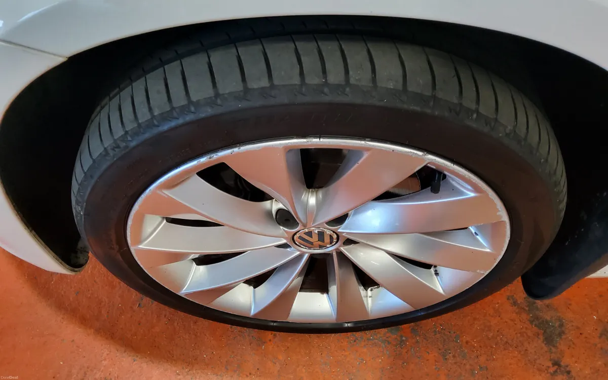 Volkswagen Scirocco 2011 - Image 5