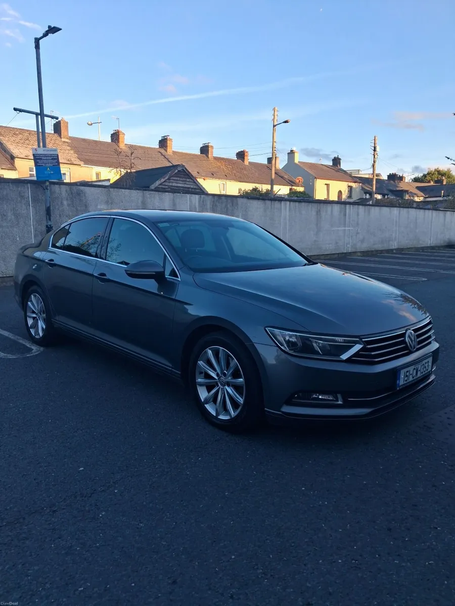 Volkswagen Passat 2015 - Image 2