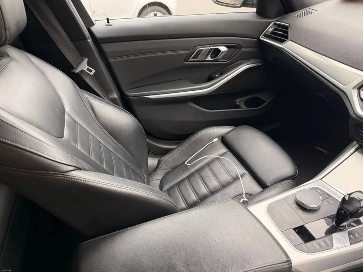 2019 BMW 3 Series - Image 4