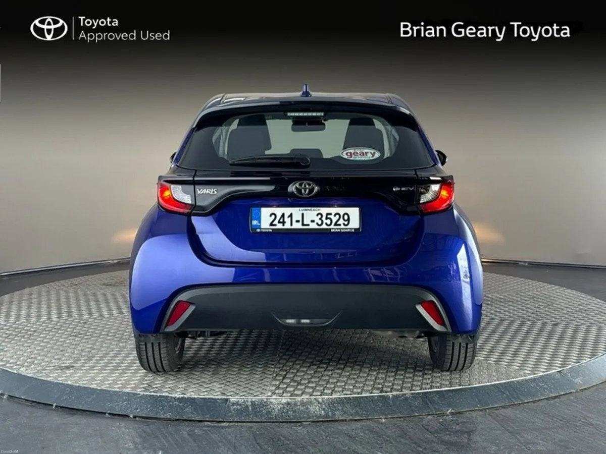 Toyota Yaris HYBRID LUNA - Image 4