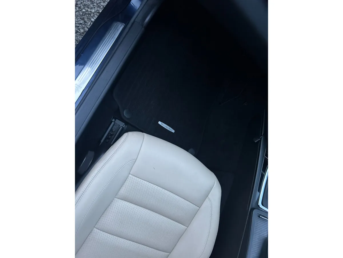 Mercedes-Benz C-Class C220 AUTO///65K WITH FULL ME - Image 5