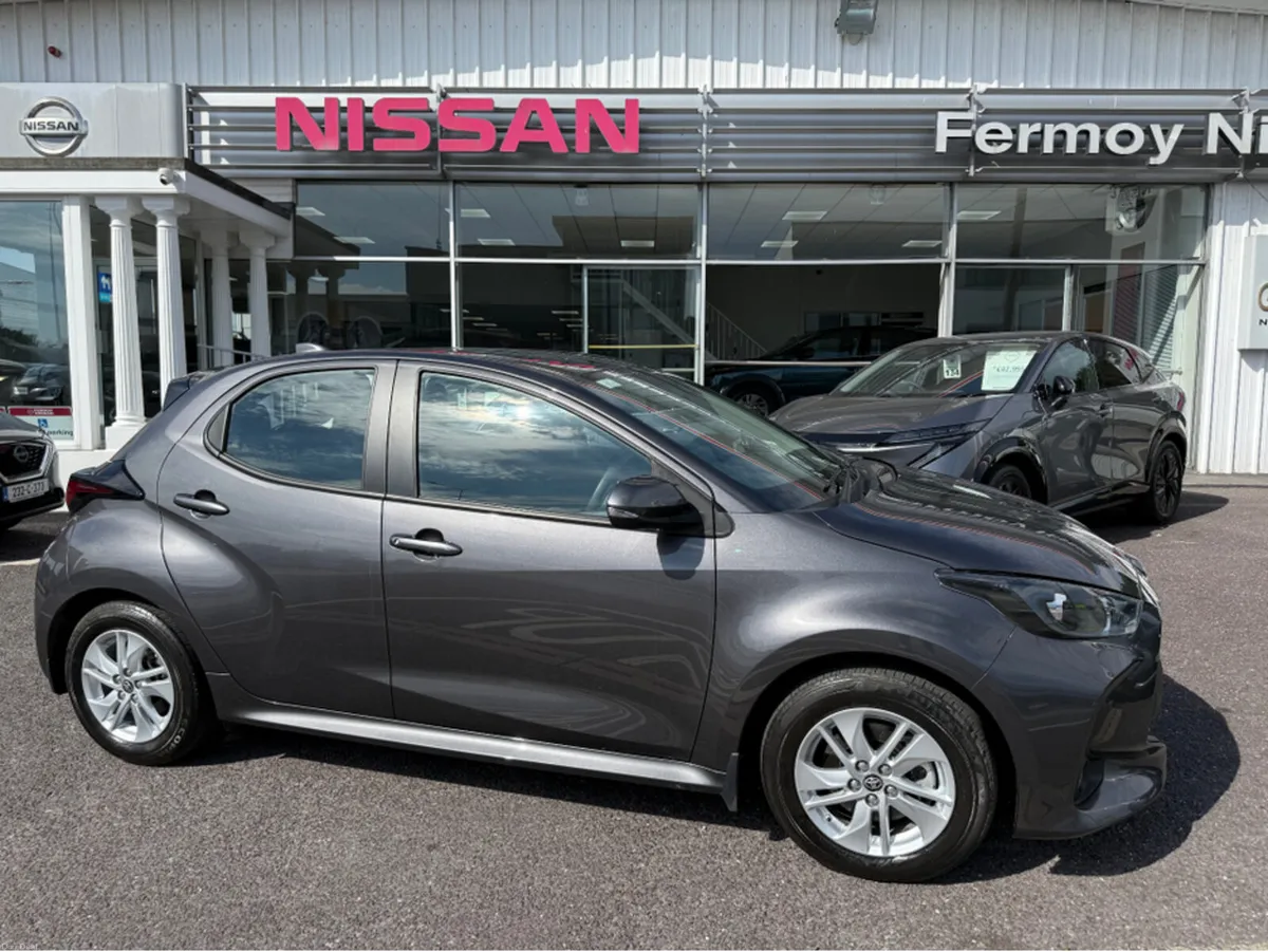 Toyota Yaris 1.5 Hybrid Auto 5dr Luna - Image 3