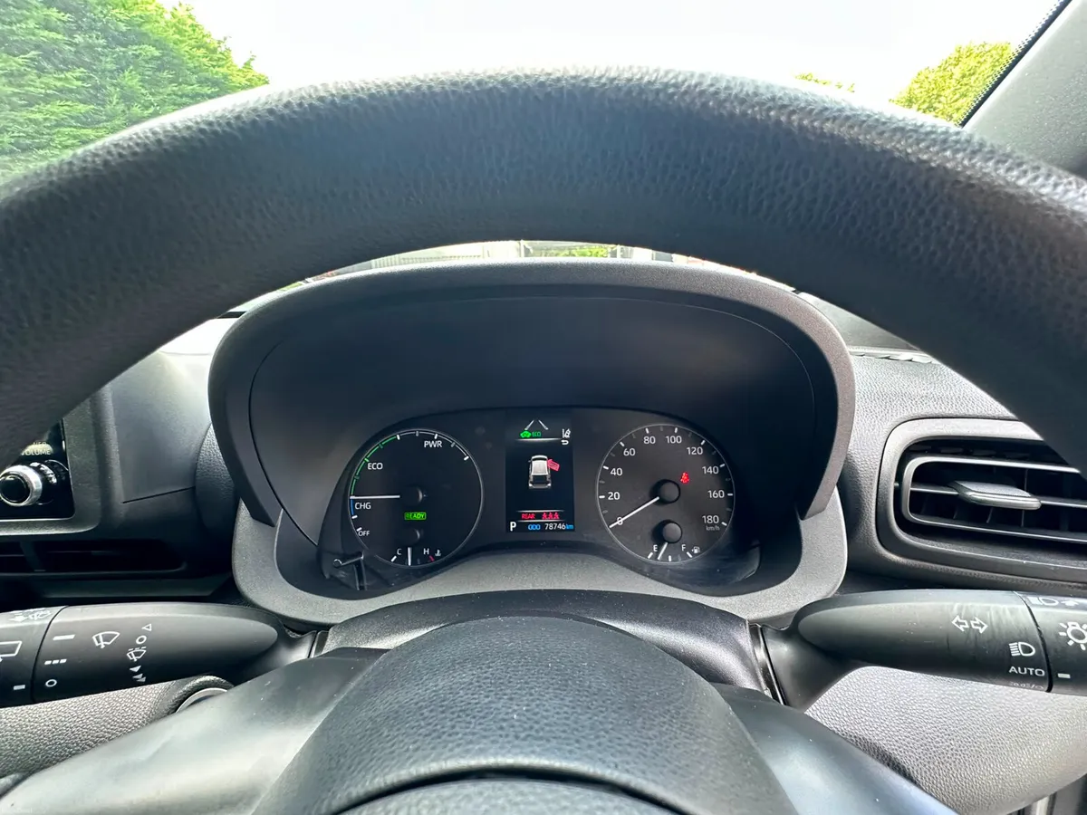 TOYOTA YARIS 2021 1.5 HYBRID AUTOMATIC TOP SPEC - Image 6