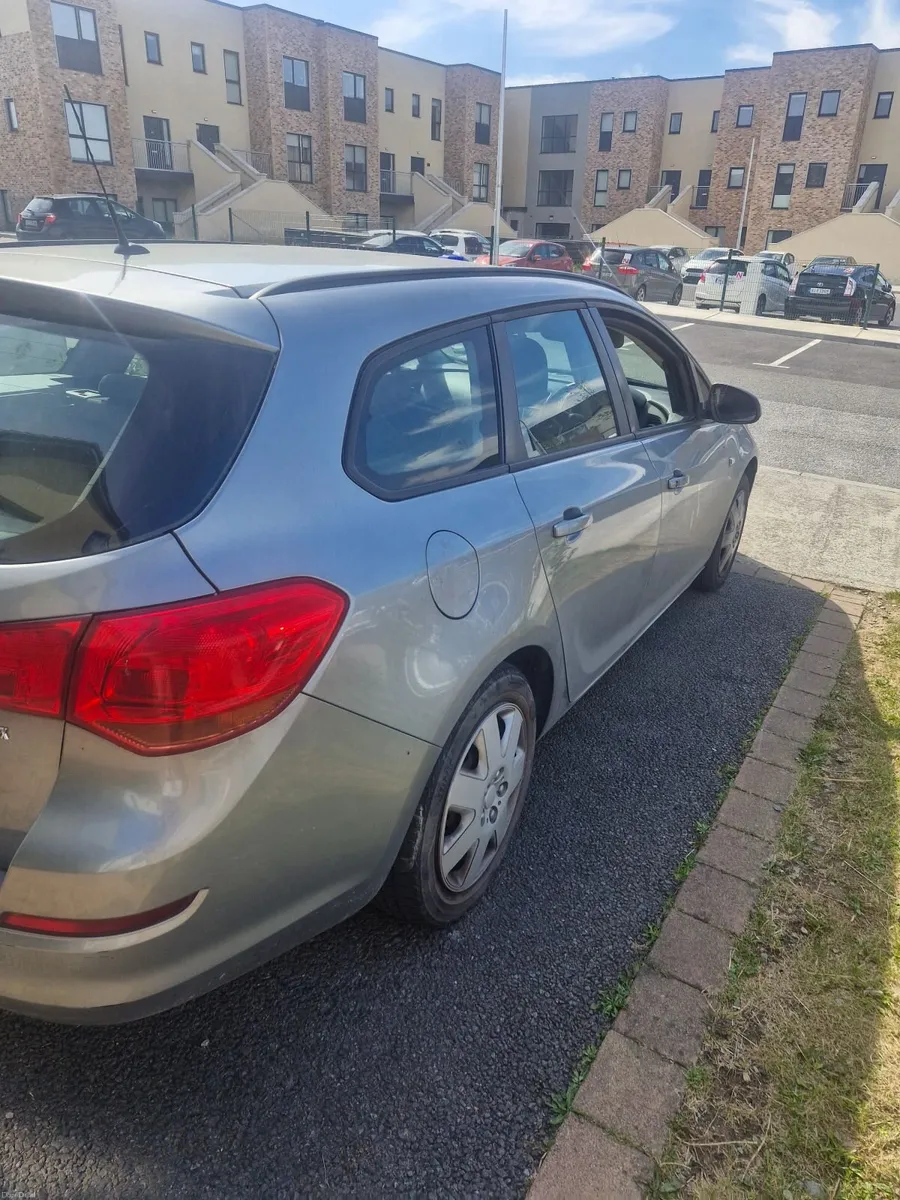 Opel Astra 2011 - Image 4