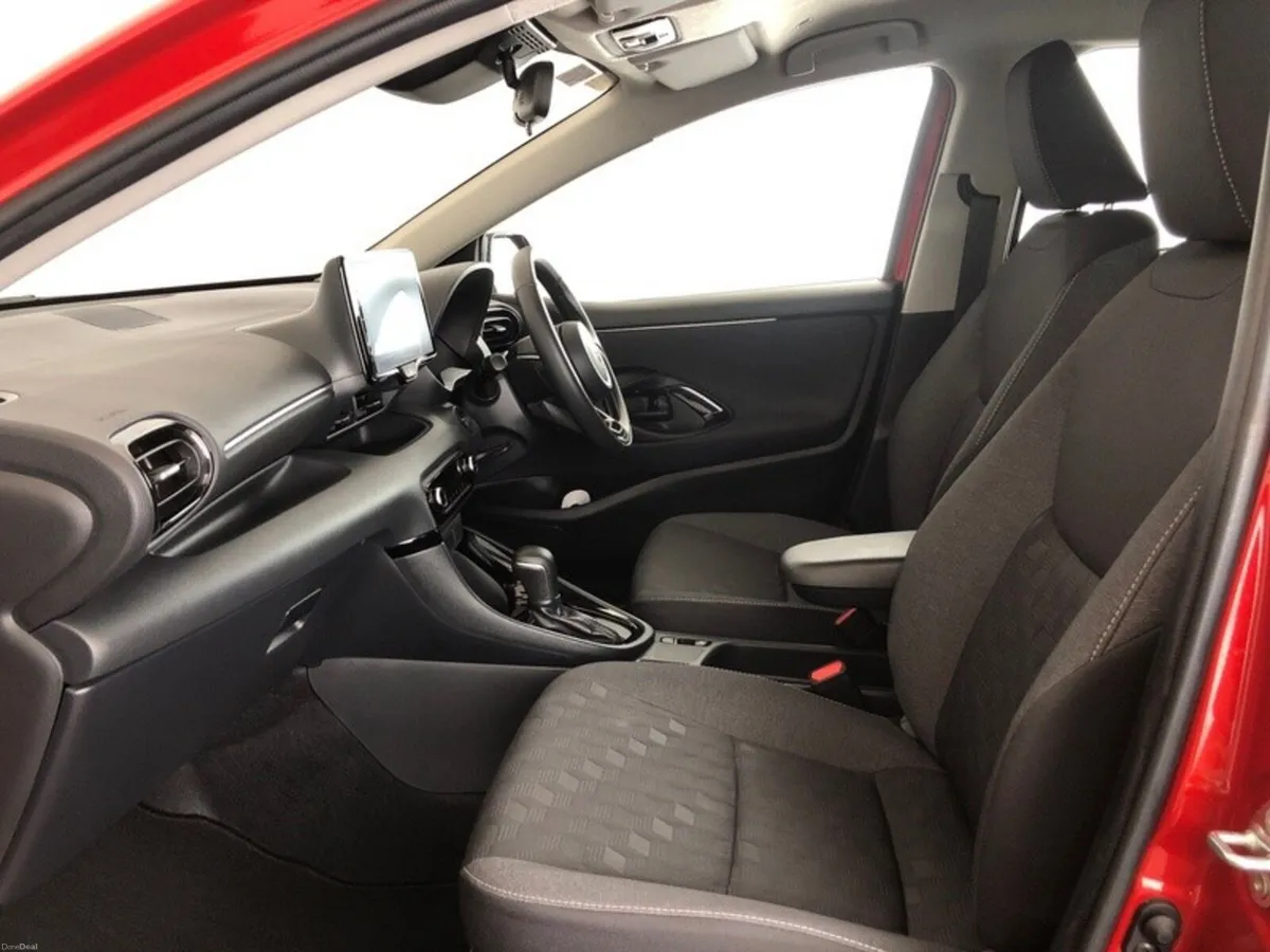 Toyota Yaris Hybrid Luna Sport - Image 6