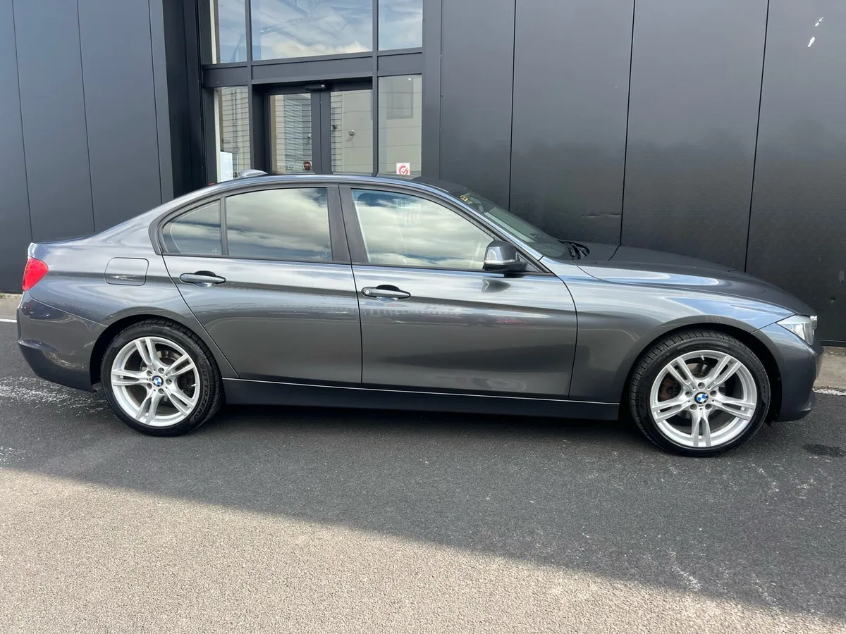 2015 BMW 3 seires (AUTO)(New NCT)! - Image 2