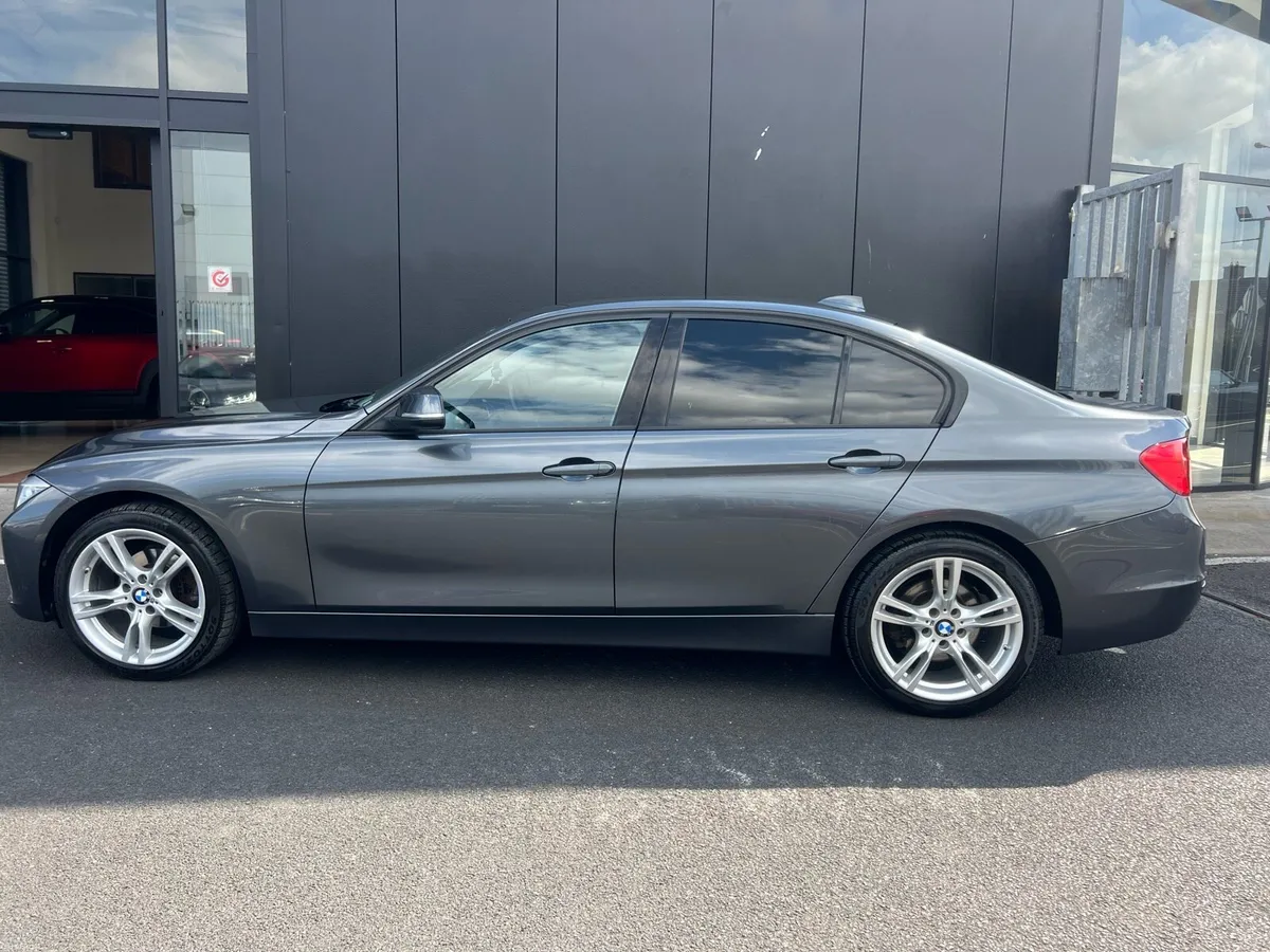 2015 BMW 3 seires (AUTO)(New NCT)! - Image 5