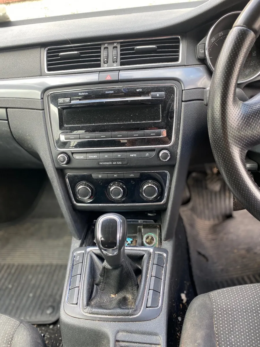 Skoda Superb Estate 2011 - Image 2