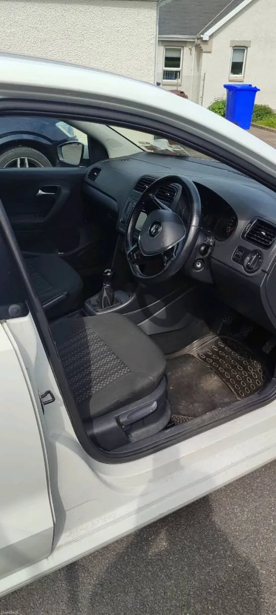 Volkswagen polo - Image 5