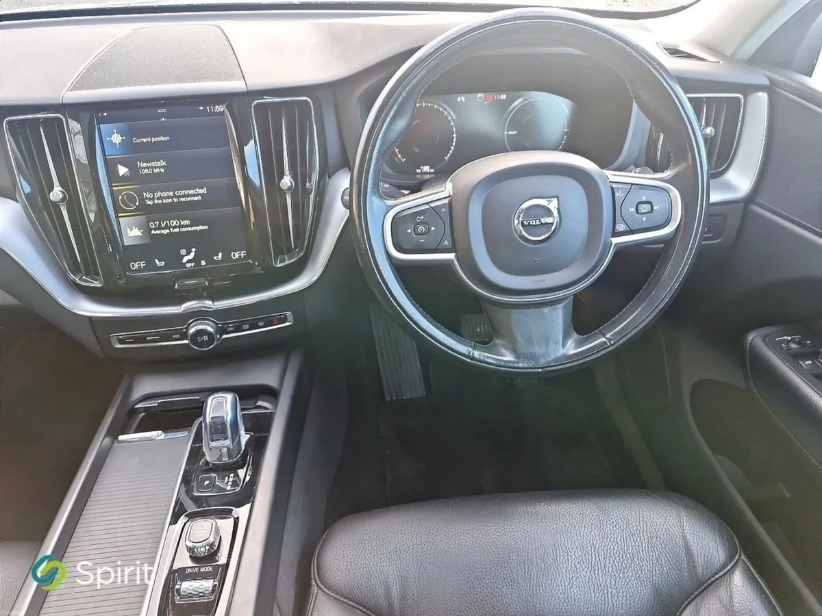 Volvo XC60 T8 Plug In Hybrid, Pan Sunroof - Image 4