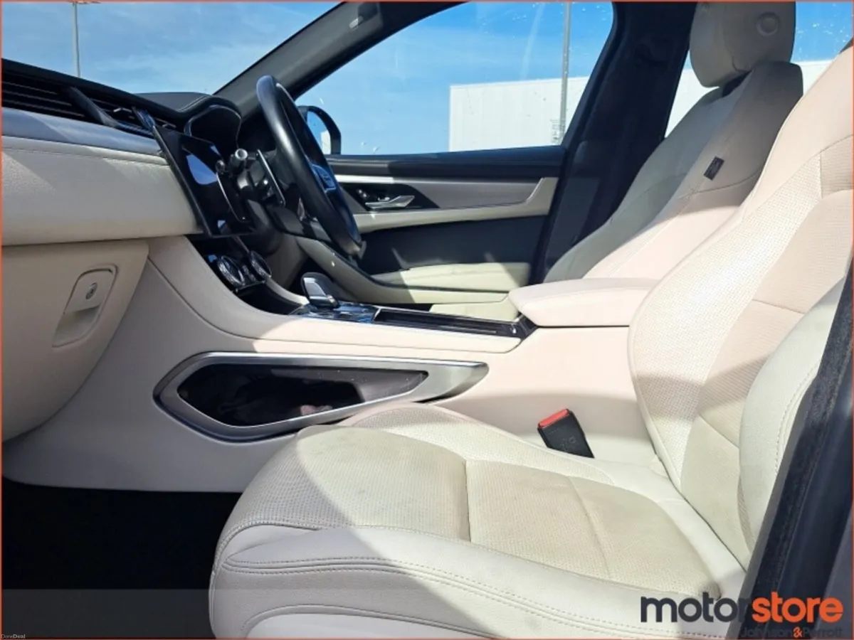 Jaguar F-Pace 2.0 I4 PHEV 404 PS AWD Auto R-dyn S - Image 3