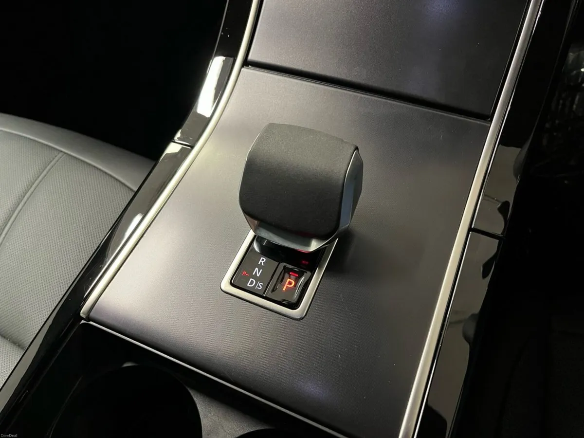 Land Rover Range Rover Evoque Dynamic SE P300e PHE - Image 4