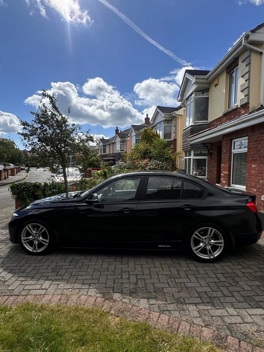 BMW 3-Series 2015 - Image 2