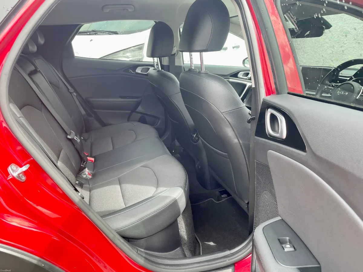Kia XCeed 1.6GDI Petrol PHEV Hybrid Auto,2023 - Image 4