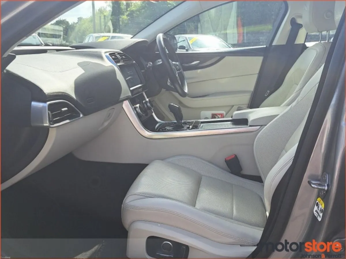 Jaguar XE 2.0D I4 204 PS RWD S - Image 3