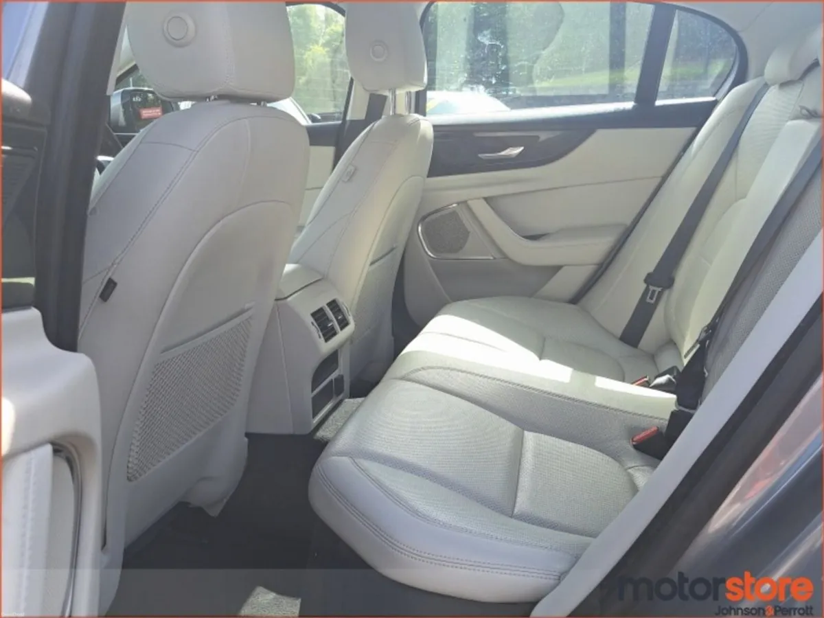 Jaguar XE 2.0D I4 204 PS RWD S - Image 5