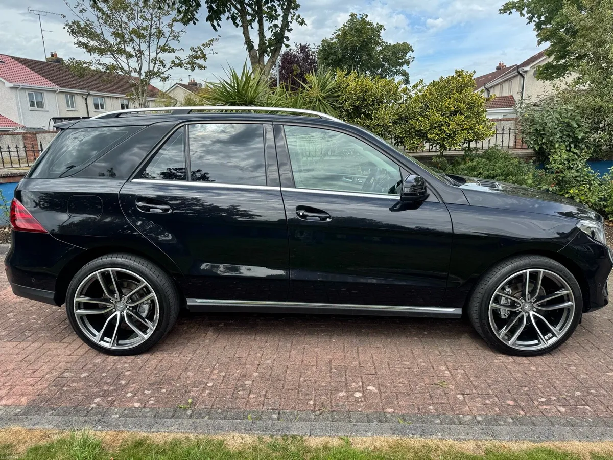 Car - Image 1