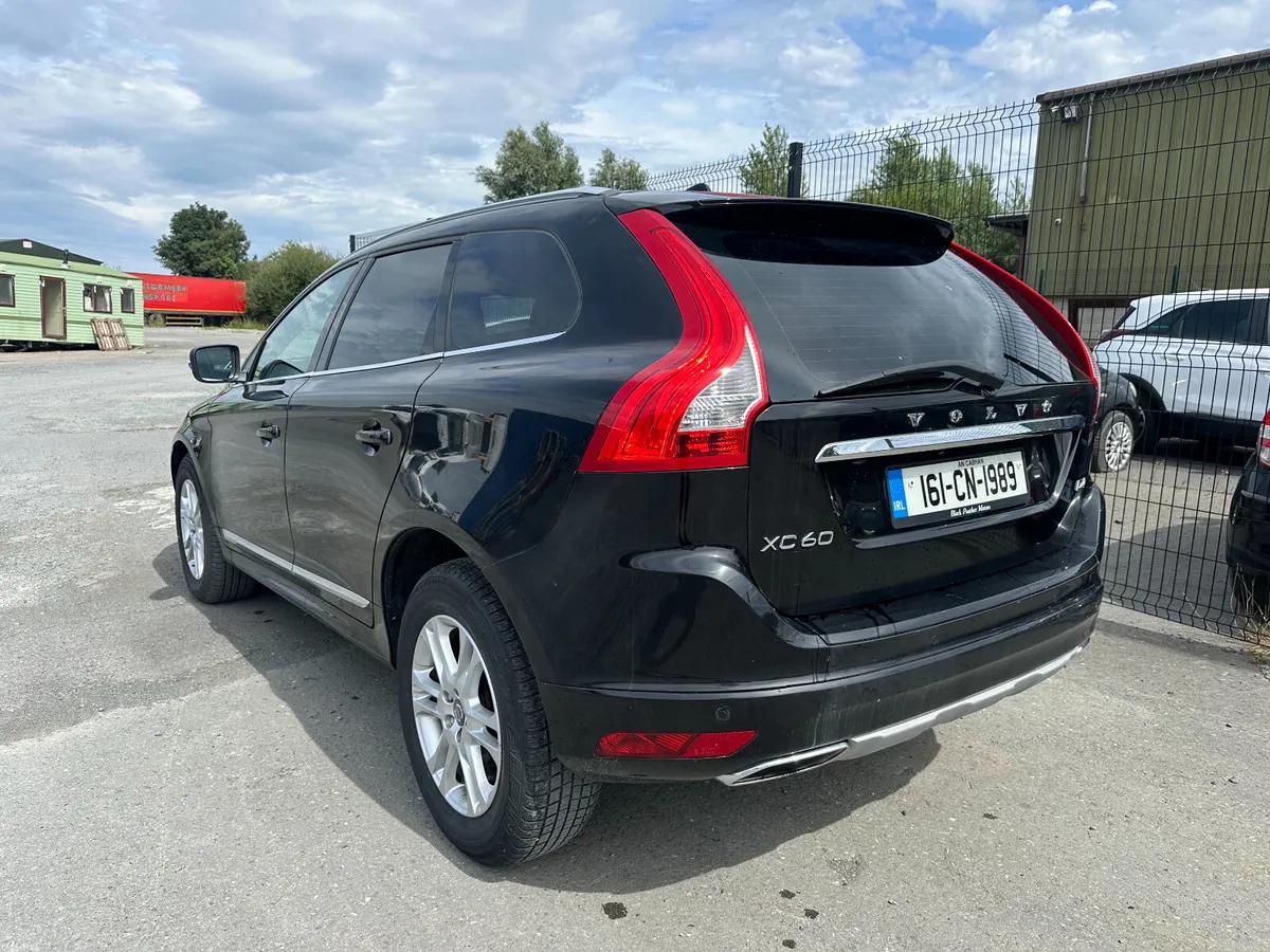 Volvo XC60 2016 4X4 Drive Manual Diesel - Image 4