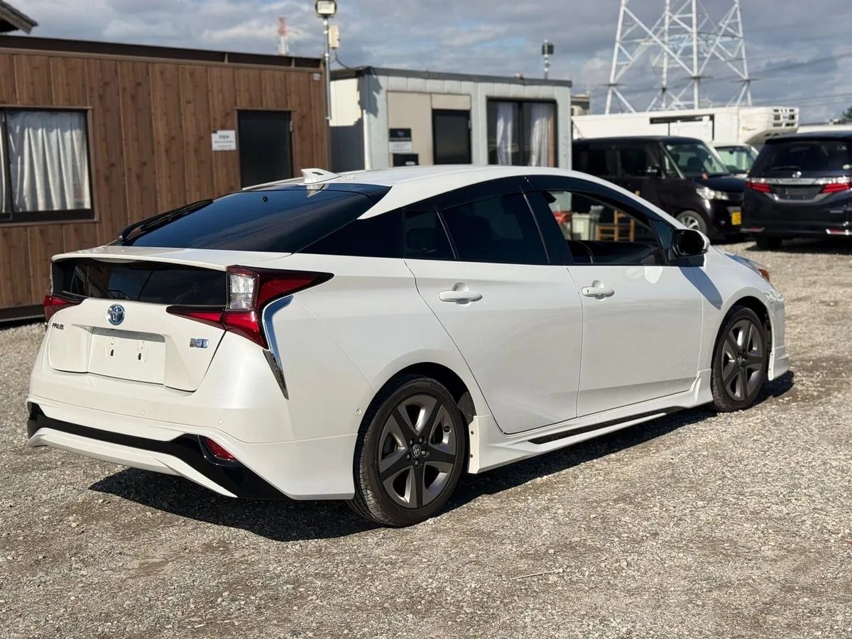 Selling my Toyota Prius 2022 - Image 2