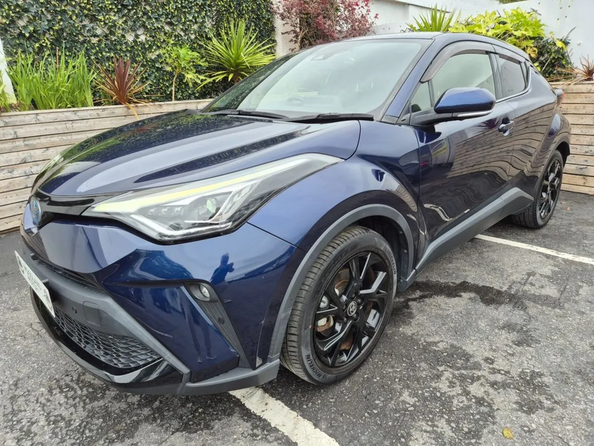 Toyota C-HR 1.8 HYBRID / SOL G-PACK NERO EDITION W - Image 2