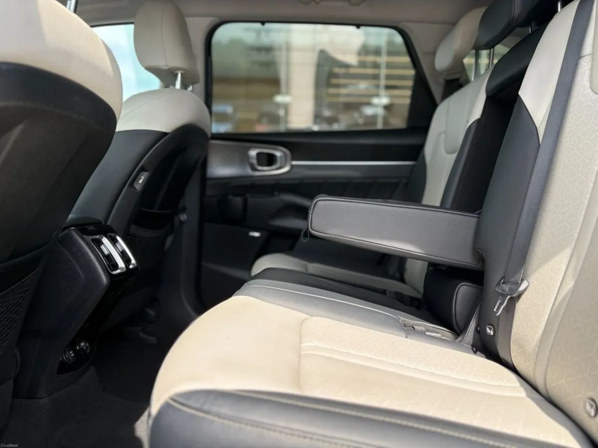 Kia Sorento 1.6 Plug In Hybrid ( 7 Seats ) - Image 4